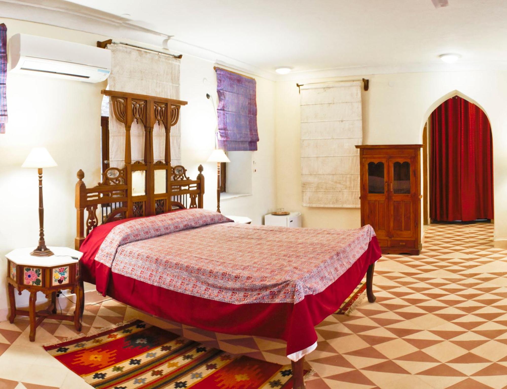 Neemrana'S - Tijara Fort Palace Екстер'єр фото