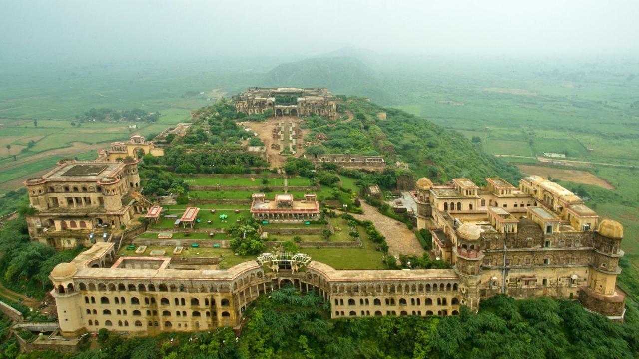 Neemrana'S - Tijara Fort Palace Екстер'єр фото
